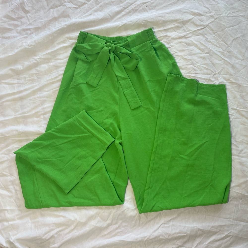 Zara pants, in a green color, size S